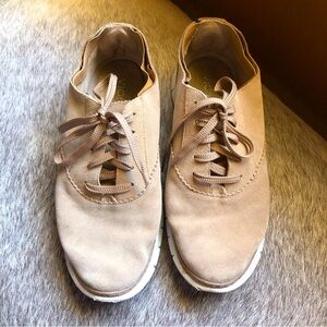 Vionic Taylor tan camel color suede women’s lace up sneaker size 8.5